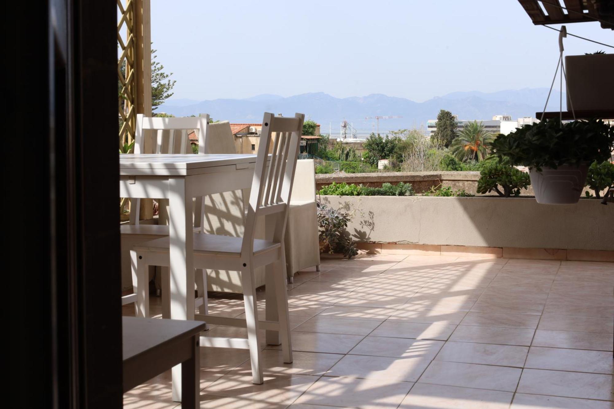 Ferienwohnung Jitaku Maine Cagliari Exterior foto