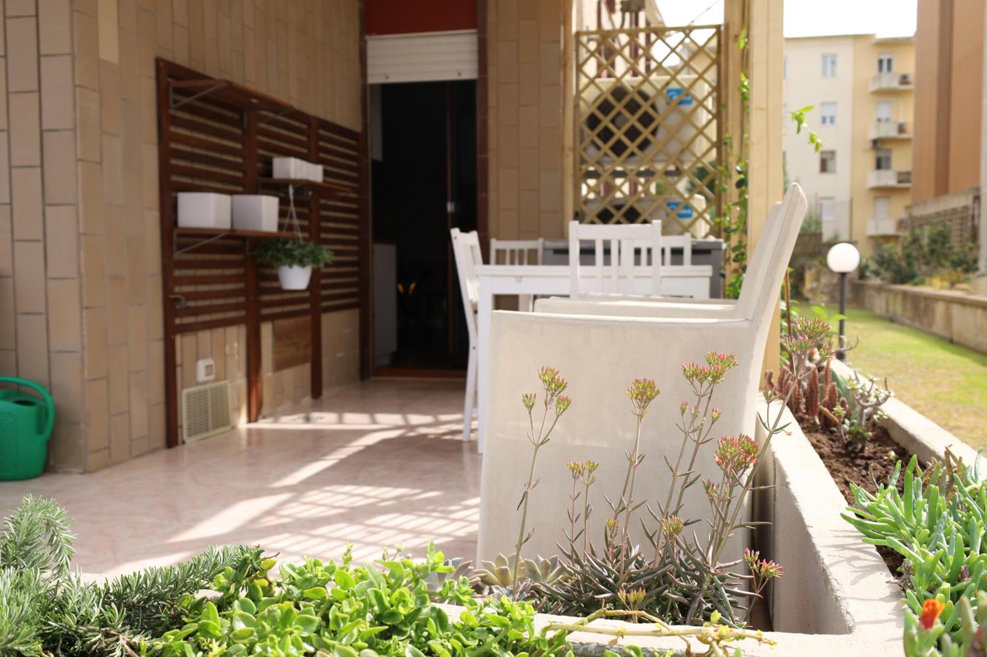 Ferienwohnung Jitaku Maine Cagliari Exterior foto